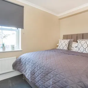 Knavesmire Mews 3 Bedrooms-free Parking Apartment York
